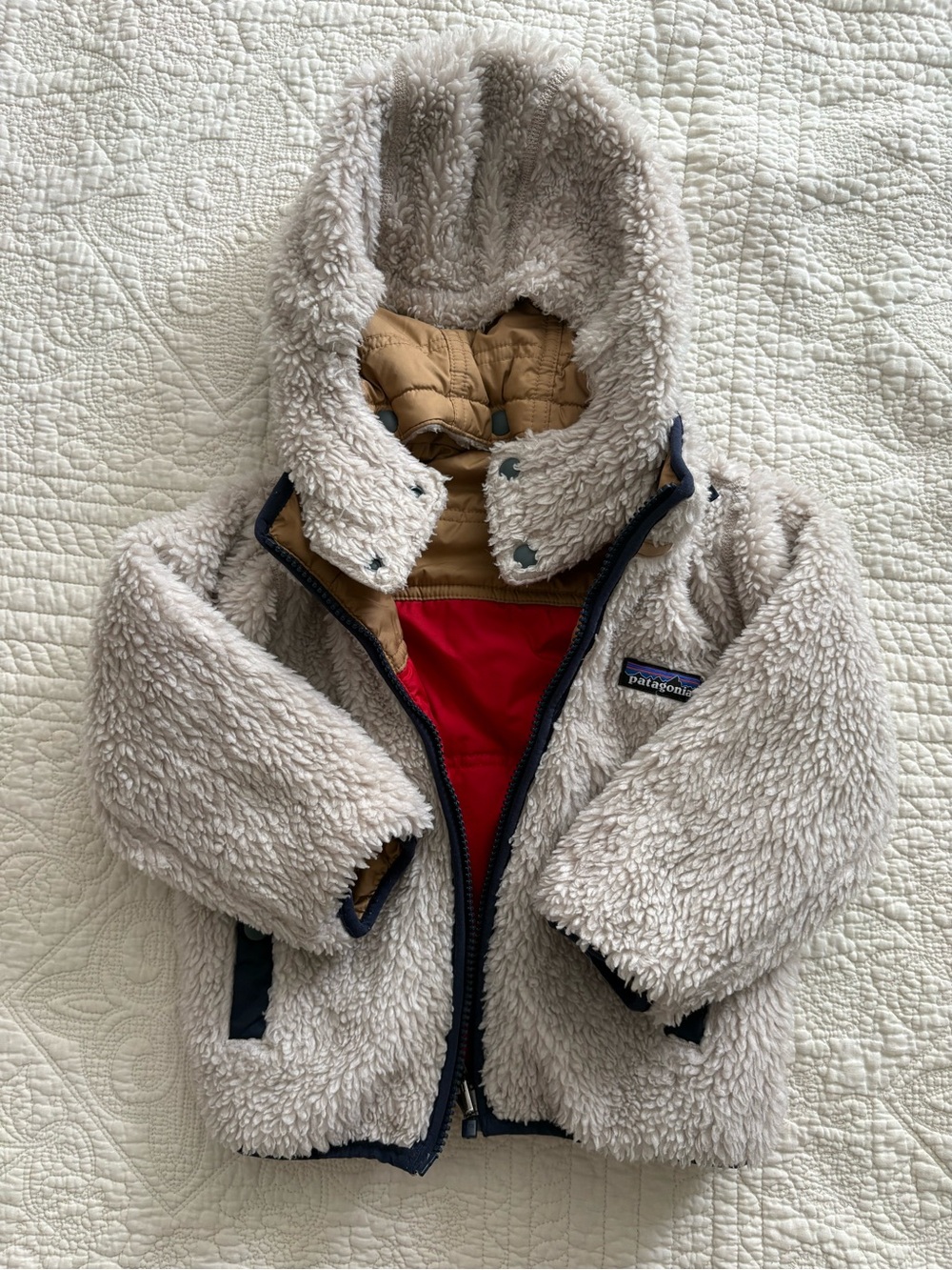 Patagonia Reversible Tribbles Hooded Jacket - 2T- Red & light gold - Picture 4 of 7